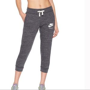 nike women's gym vintage capri pant